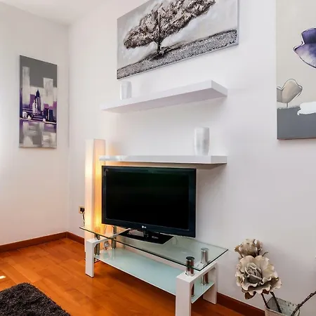 Cosmopolitan Apartment *